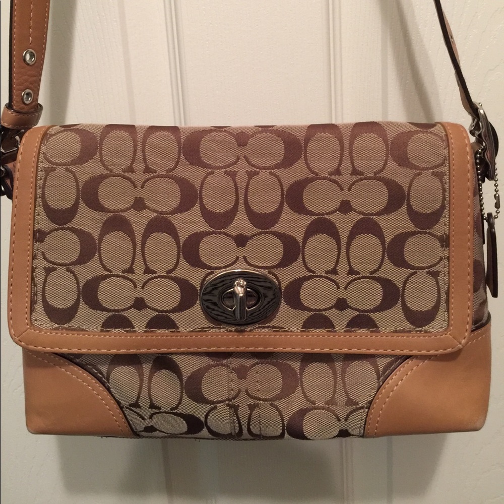Coach logo signature fabric bag.